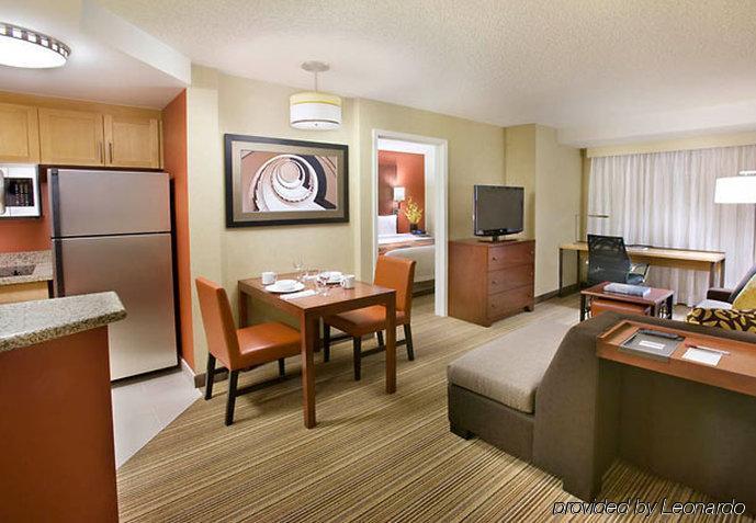 Courtyard By Marriott Airport 4*