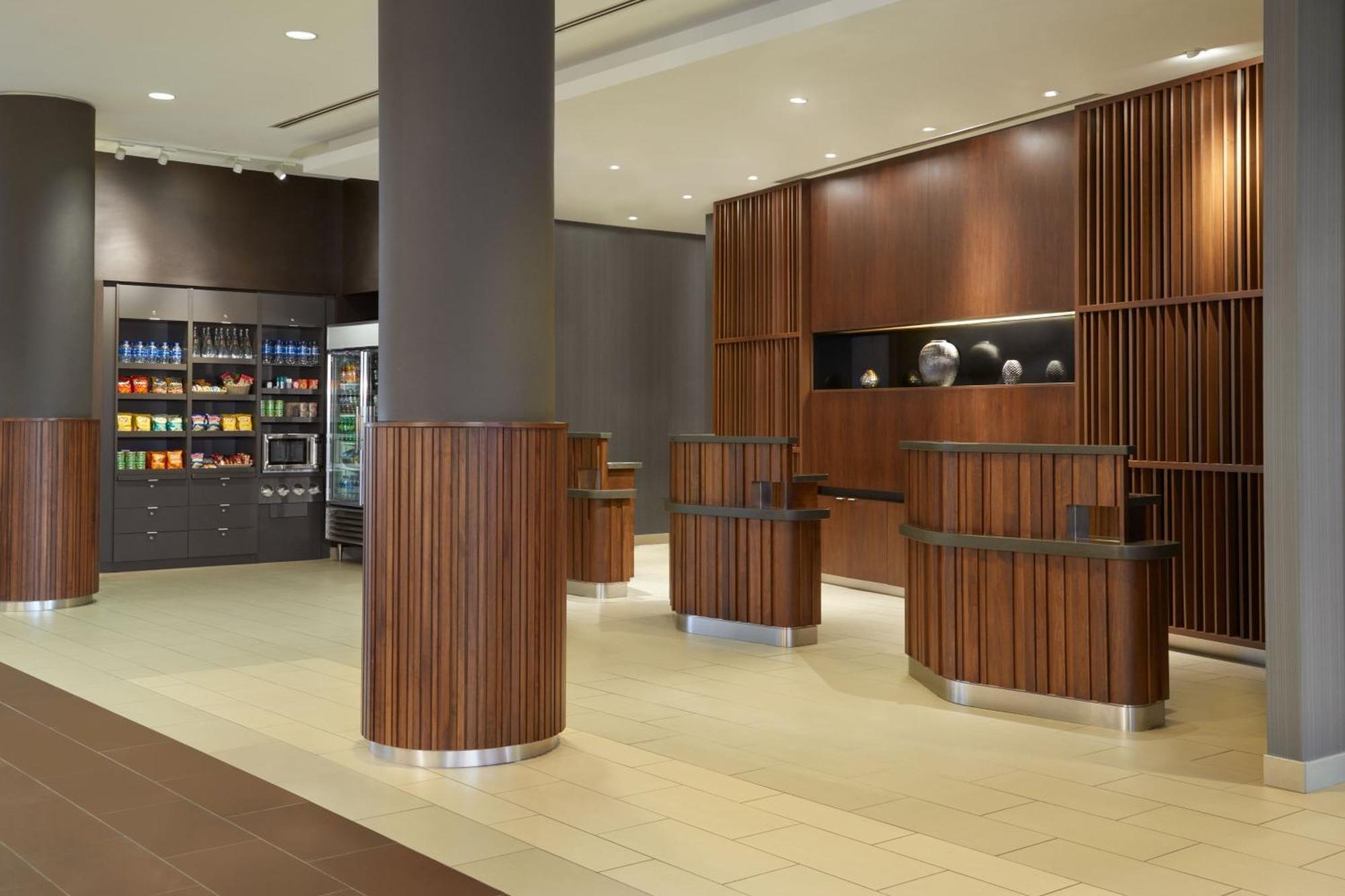 Courtyard By Marriott Airport Hotel 4*