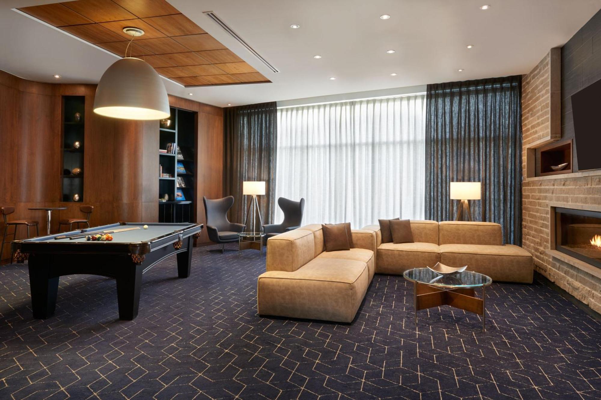 Hotel Courtyard By Marriott Airport