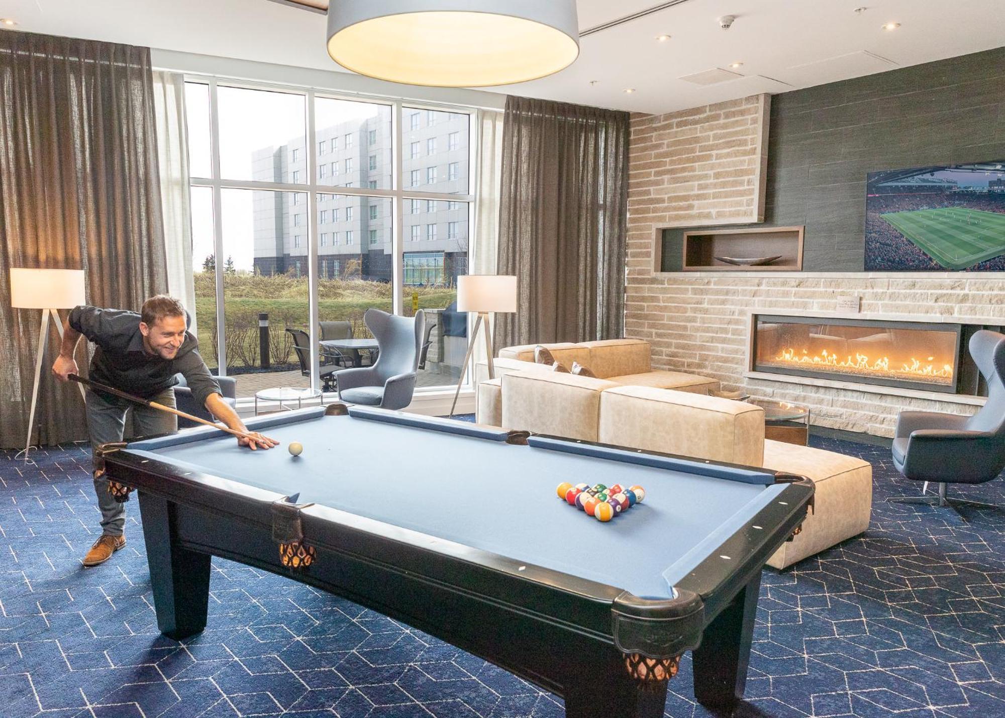 Hotel Courtyard By Marriott Airport